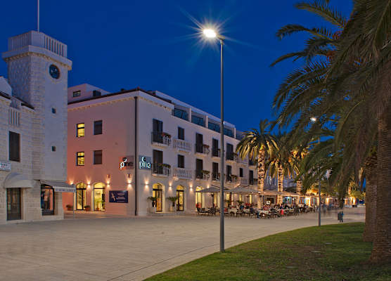 Hotel Pine 1