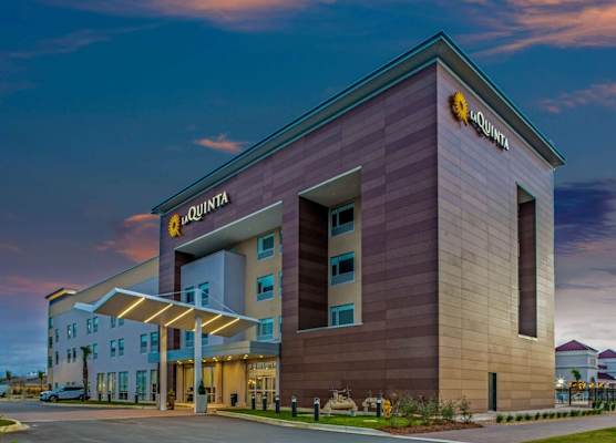 La Quinta Inn & Suites by Wyndham Miramar Beach-Destin 1