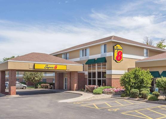 Super 8 by Wyndham Madison South 1