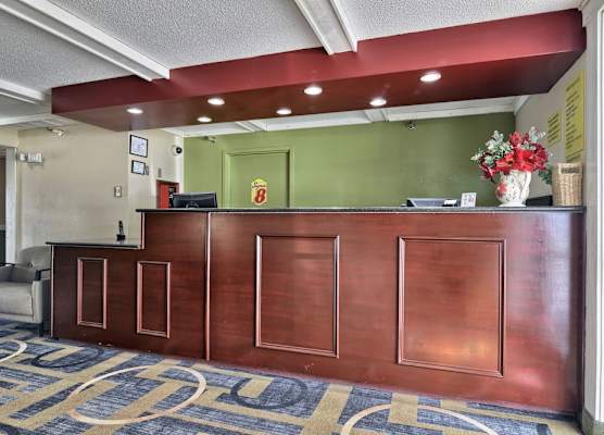 Super 8 by Wyndham Bangor 1