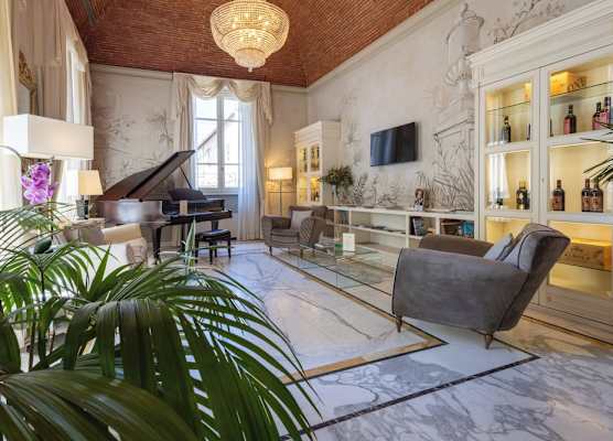 Hotel Embassy 1