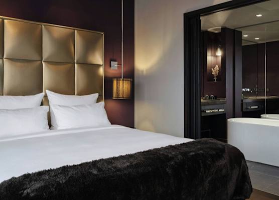 Roomers Frankfurt Central, Autograph Collection 1