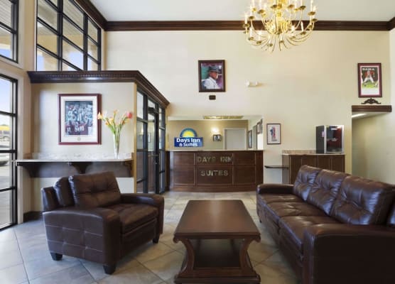 Days Inn & Suites by Wyndham Tuscaloosa - Univ. of Alabama 1