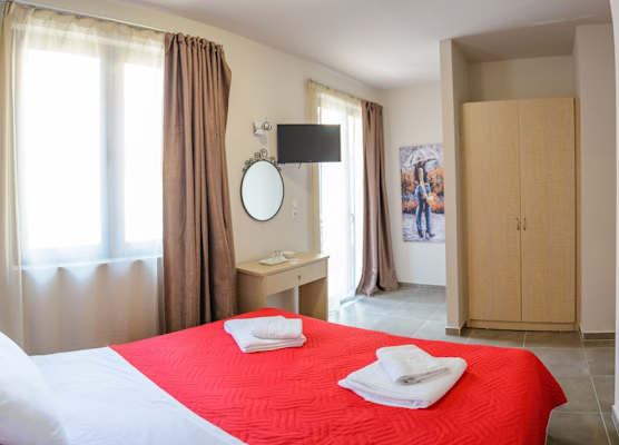 LUX Hotel 5 mins walk from port of Piraeus and metro station 1