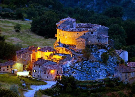 Castel Di Luco - Authentic 11th-Century Castle 1
