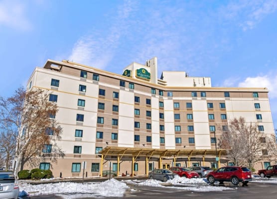 La Quinta Inn & Suites by Wyndham Boston Somerville 1