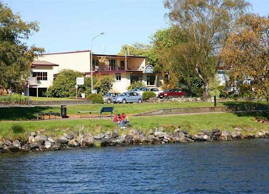 Te Anau Lakefront Backpackers 1