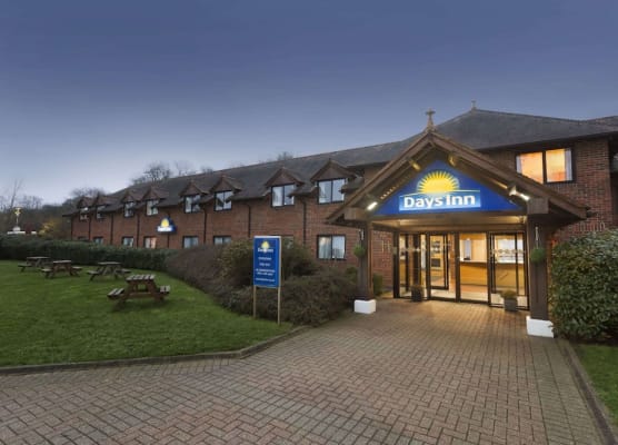 Days Inn by Wyndham Sevenoaks Clacket Lane 1