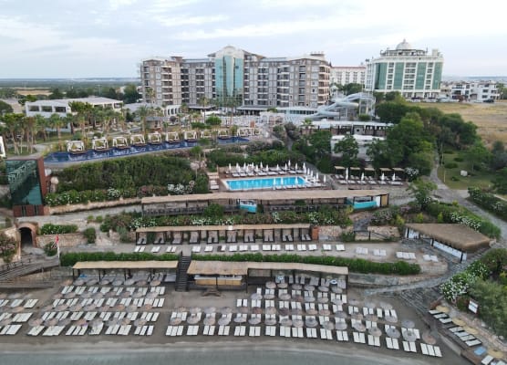LAUR HOTELS Experience & Elegance 1