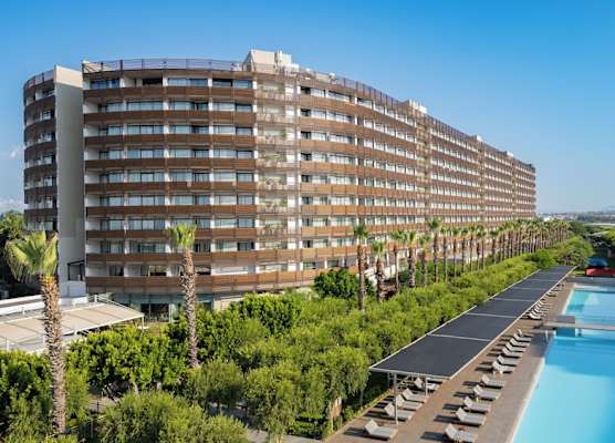 Nirvana Cosmopolitan Hotel - Convention & Sports Center 1