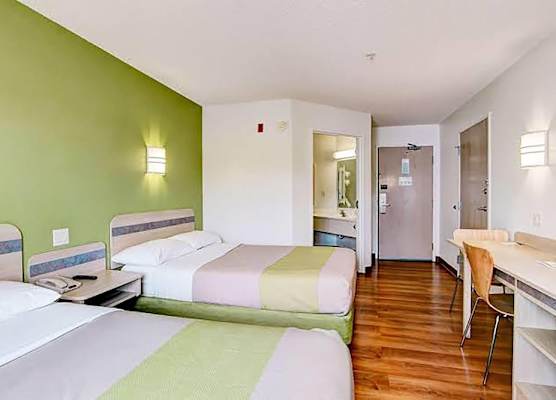 Super 8 by Wyndham Aurora East 1