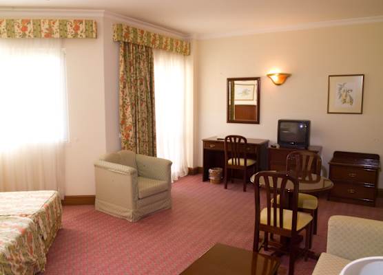 Suite Hotel Jardins Da Ajuda 1