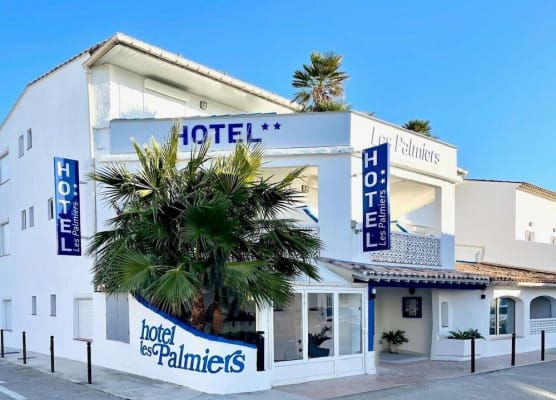 Hotel Les Palmiers En Camargue 1