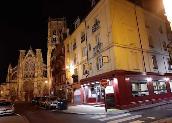 Hôtel Au Grand Duquesne 1