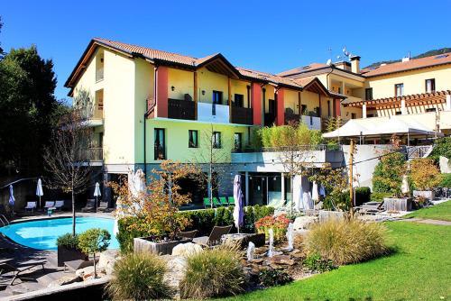 Garden Relais 1
