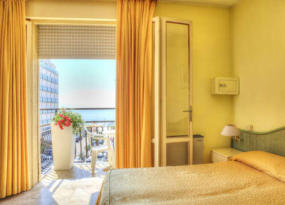 Hotel AMALFI & Restaurant Karaoke Bar 1