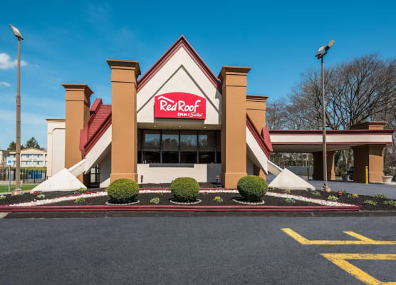 Red Roof Inn and Suites Newark - University 1