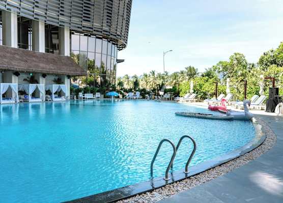 Holiday Beach Hotel Danang 1