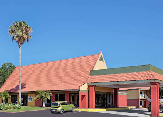 Days Inn by Wyndham Cocoa Cruiseport West At I-95/524 1