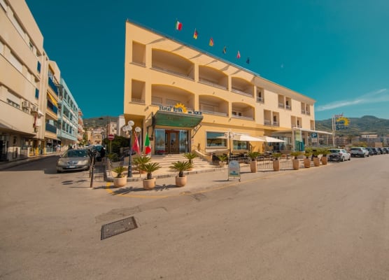 Hotel Riva Del Sole 1