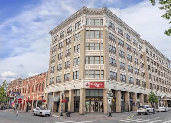 BEST WESTERN PLUS Carlton Plaza Hotel 1