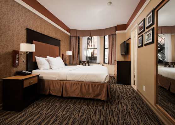 The Hotel at Fifth Avenue 1
