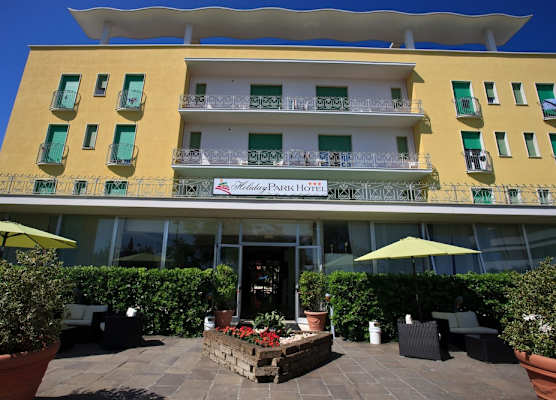 Hotel Holiday Park 1