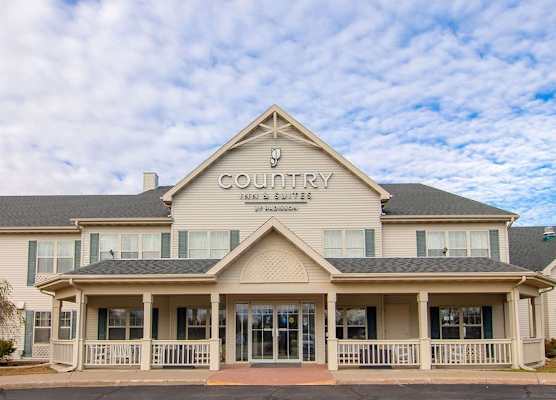 Country Inn & Suites by Radisson, Stockton, IL 1
