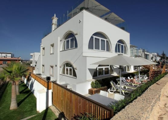 Golden Beach Guest House & Rooftop Bar 1
