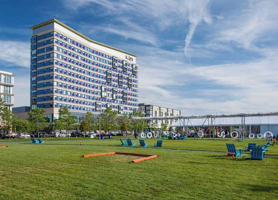 Aloft by Marriott Boston Seaport District 1