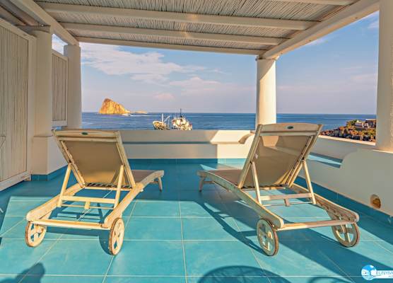 Eunymos Panarea 1