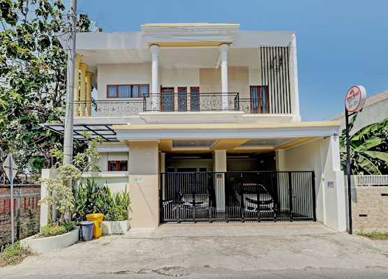 OYO Life 92935 Ayu Kost Eksklusif 1