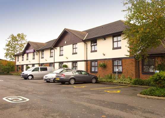 Premier Inn Oldham - Broadway 1