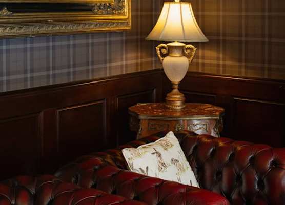 Dooly's Hotel 1