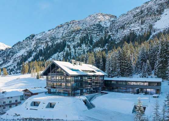 New Hotel Kristberg in Lech with SPA, outdoor pool and view 1