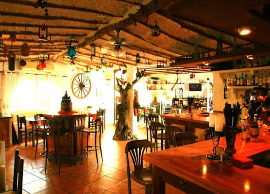 Villa Columbus Rooms and Restaurant 1