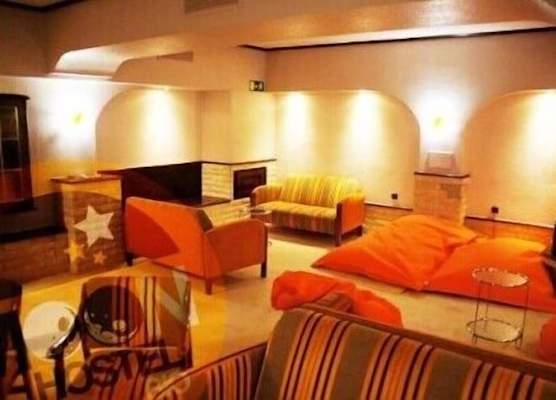 Moon Hostel Bio 1