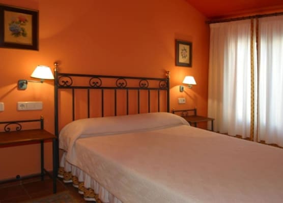 Hotel y apartamentos La Casa Rural 1