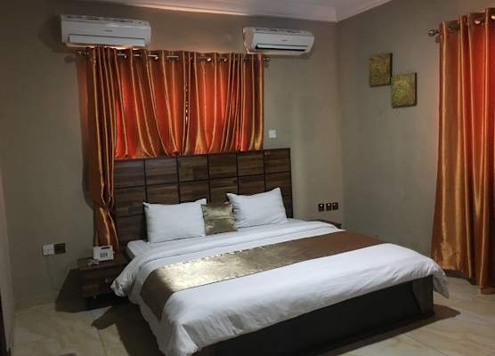 Momak 4 Hotel & Suites 1