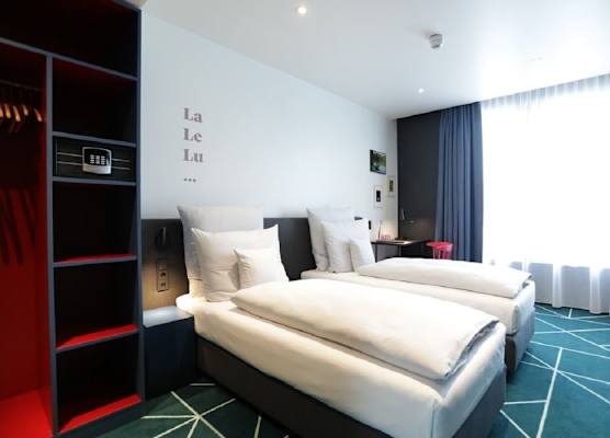 sander Hotel 1