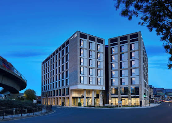 Courtyard by Marriott London City Airport 1