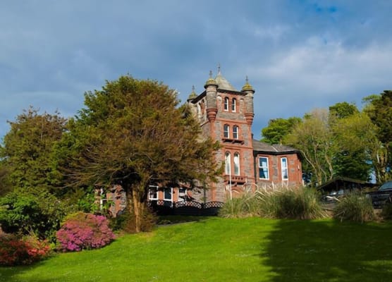 Brockwood Hall Lodges 1