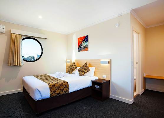 Mahoneys Motor Inn 1