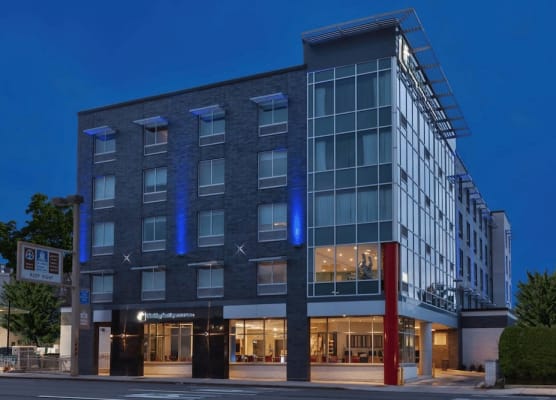 Holiday Inn Express & Suites JERSEY CITY - HOLLAND TUNNEL by IHG 1