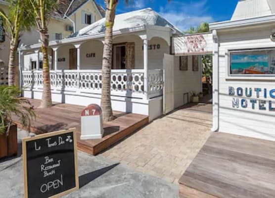 Le Temps des Cerises Hotel Beach 1