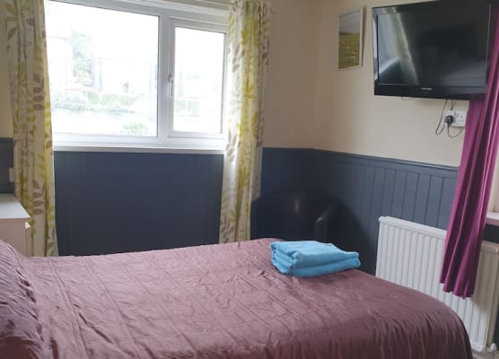 Llwynygog Guest House 1