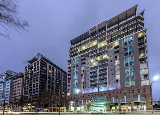 Oaks Adelaide Embassy Suites 1