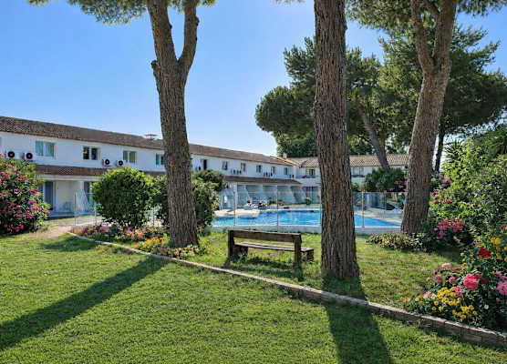 Artemia Aigues-Mortes - Hôtel avec piscine - Bornes électriques - Parking privé - Local vélo-moto 1