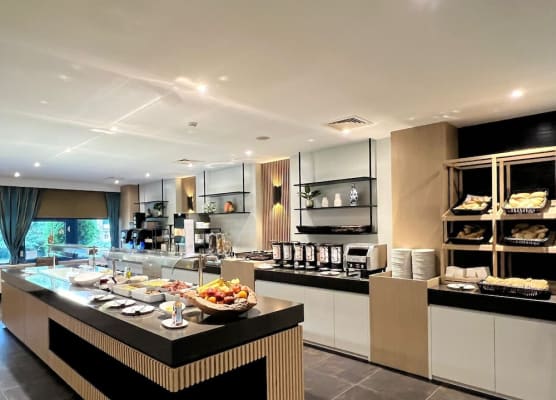 XO Hotels Blue Square 1