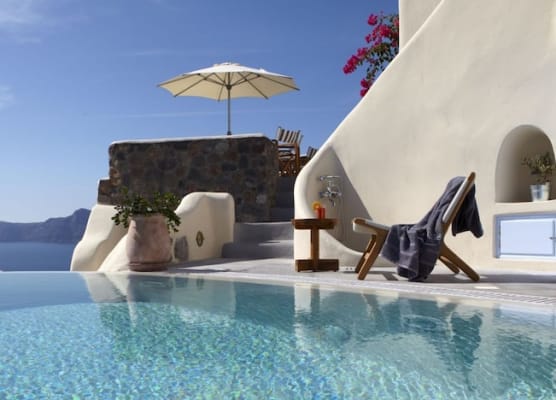Pezoules of Oia 1